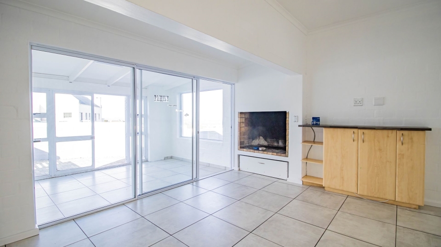 4 Bedroom Property for Sale in Hoogland Western Cape